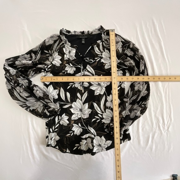 White House Black Market Floral Blouse XXS Long Sleeve Ruffle Neck‎ Top - Picture 4 of 4